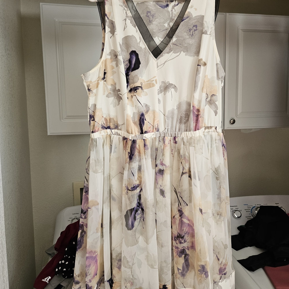 Simply Vera Vera Wang Cream and Purple Backless Dress